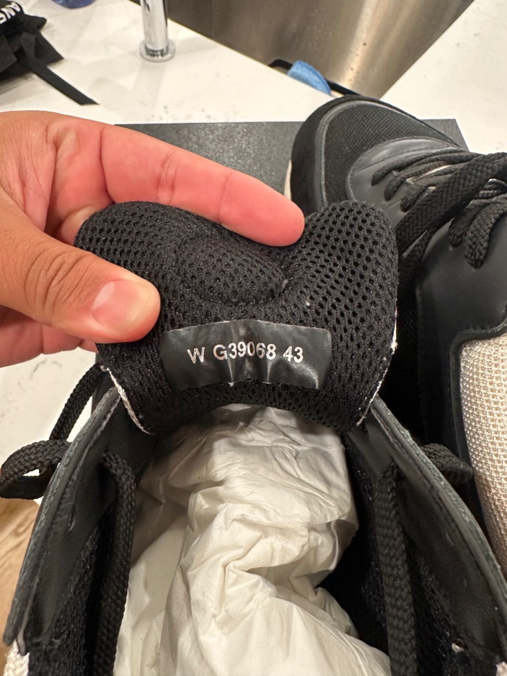 Chanel 22S CC Logo Low Top Lace Up Sneakers Size 43 Mens - Picture 7 of 7